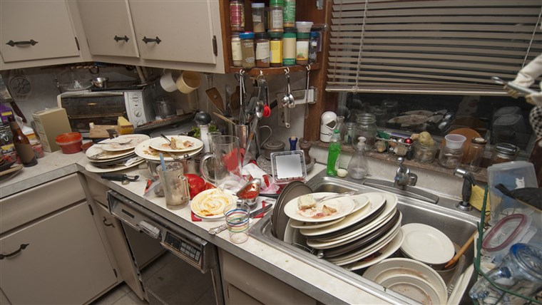حجم زیاد ظروف کثیف در آشپزخانه و نیاز به آبچکان