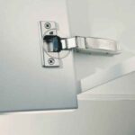 نمای جانبی لولا کابینت آرام بند بلوم با زاویه بازشو 110 درجه